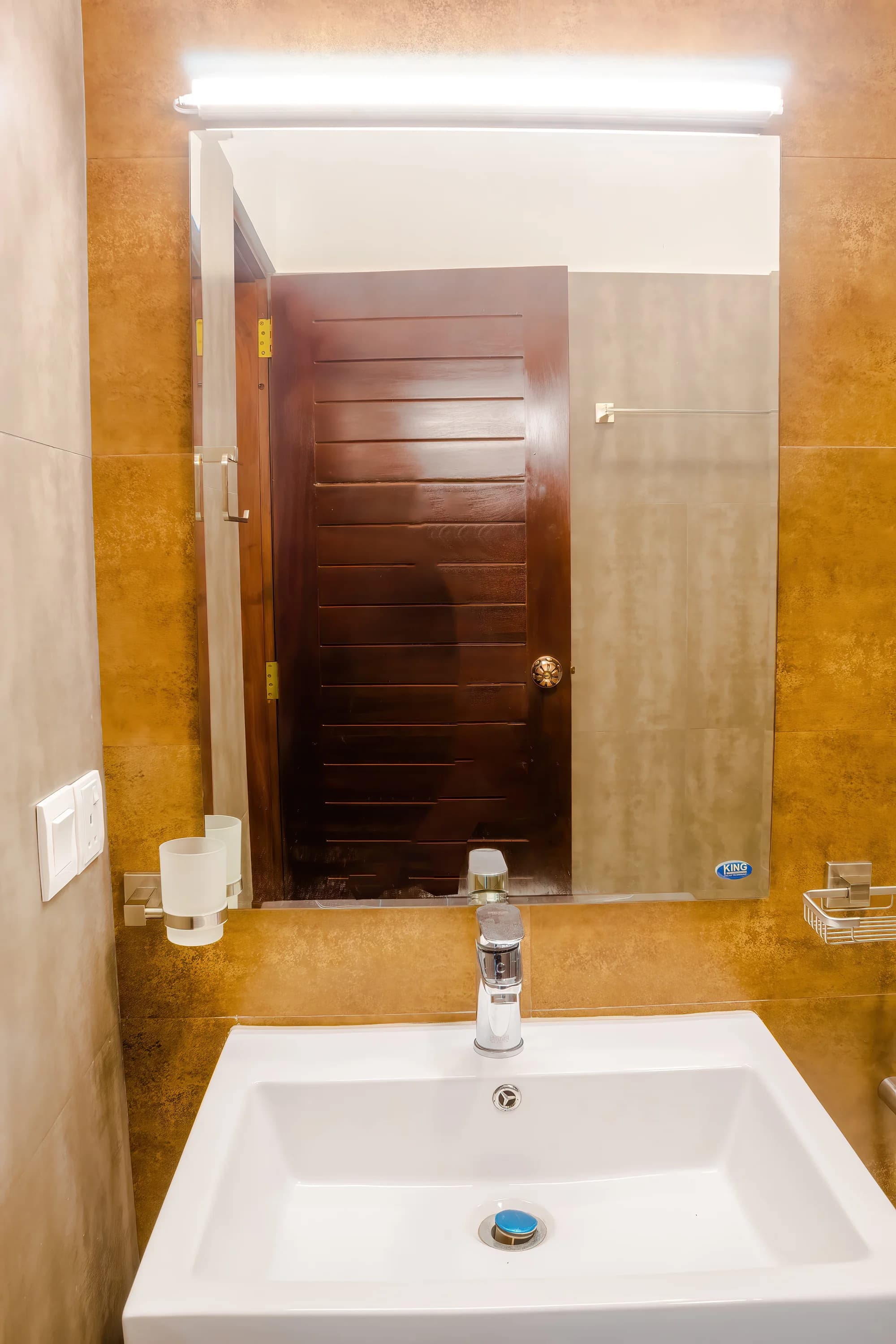 Deluxe Suite 102 (King Room) gallery 4