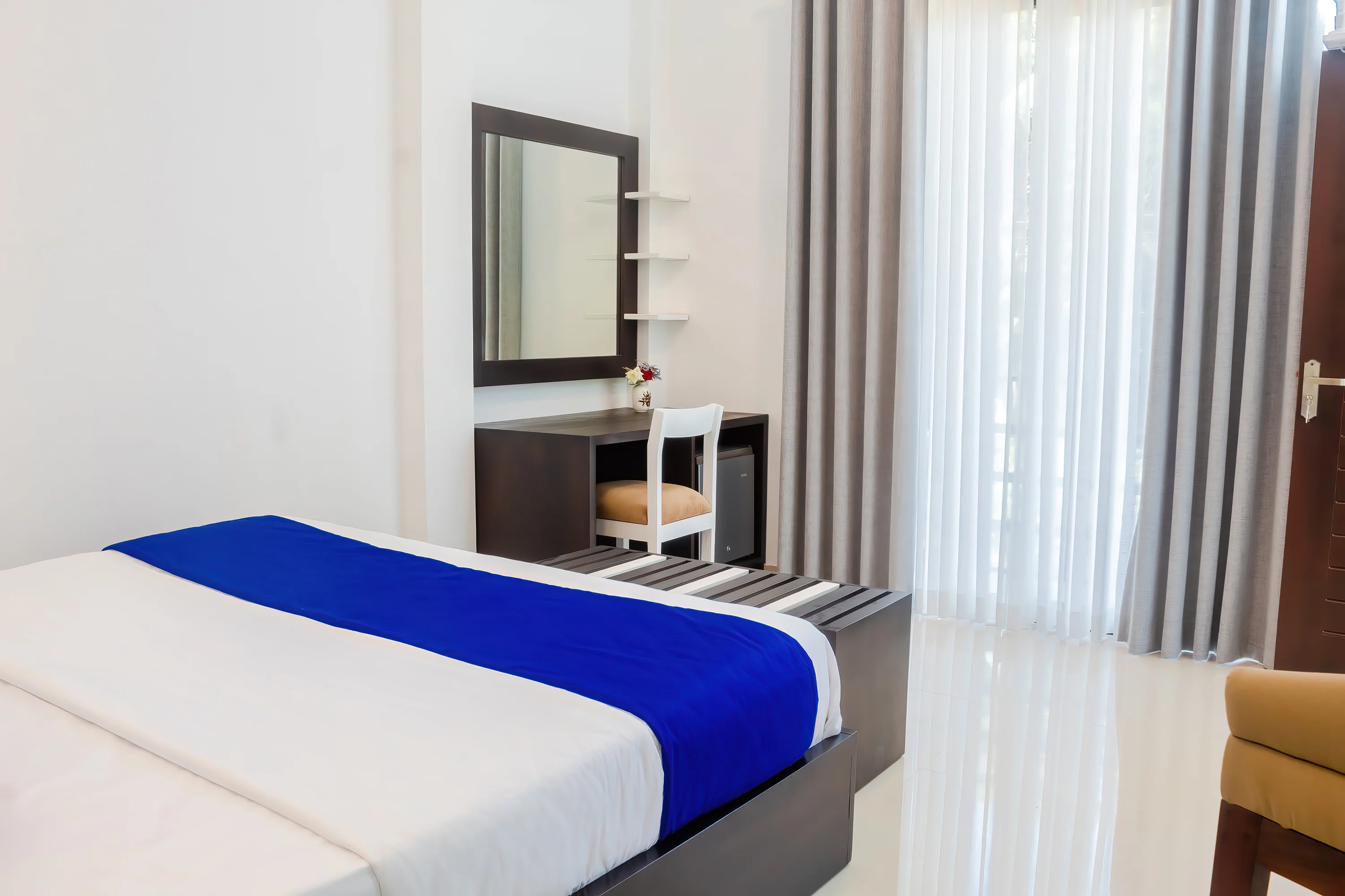 Day-Use & Layover Rooms