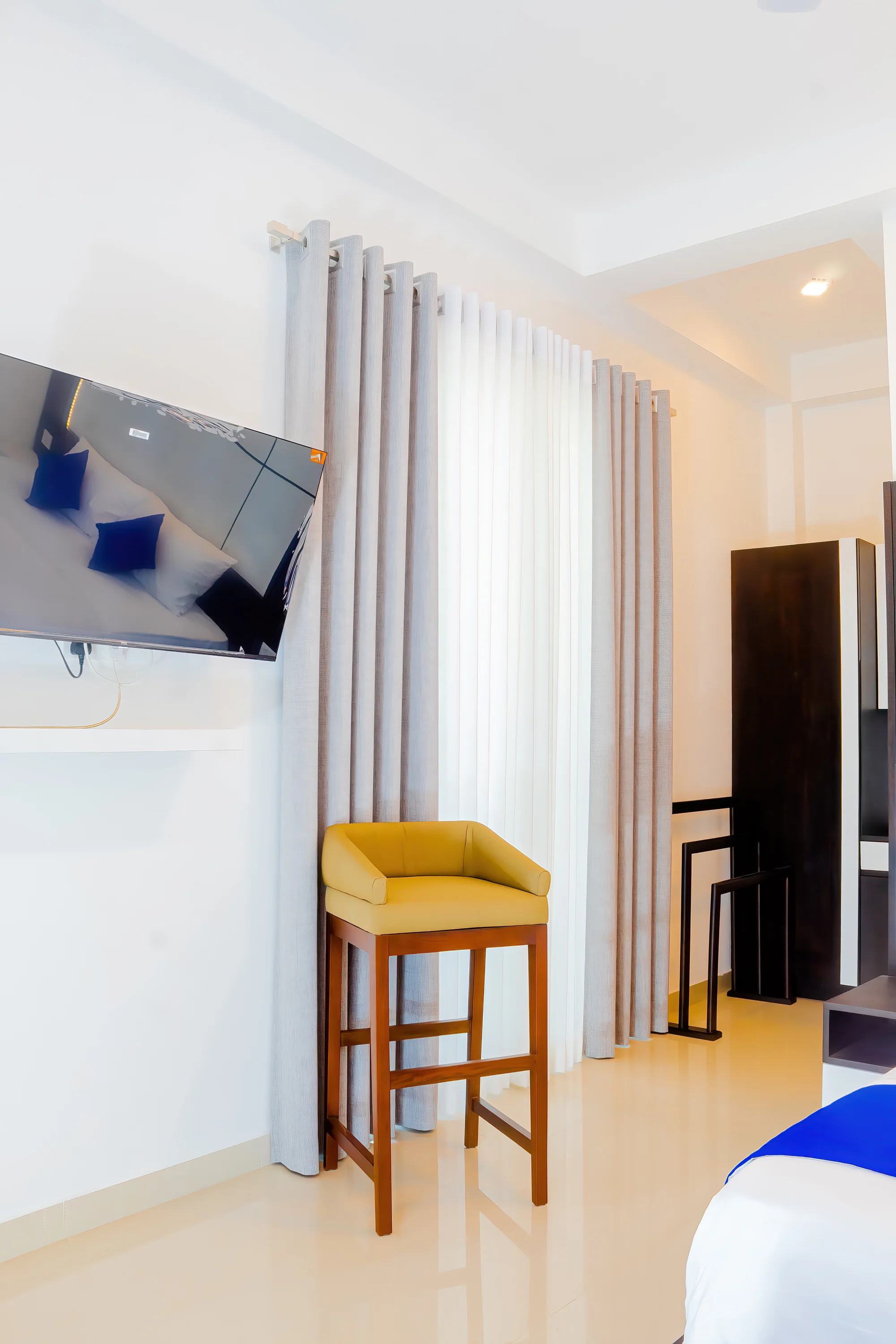 Deluxe Suite 101 (King Room) gallery 4