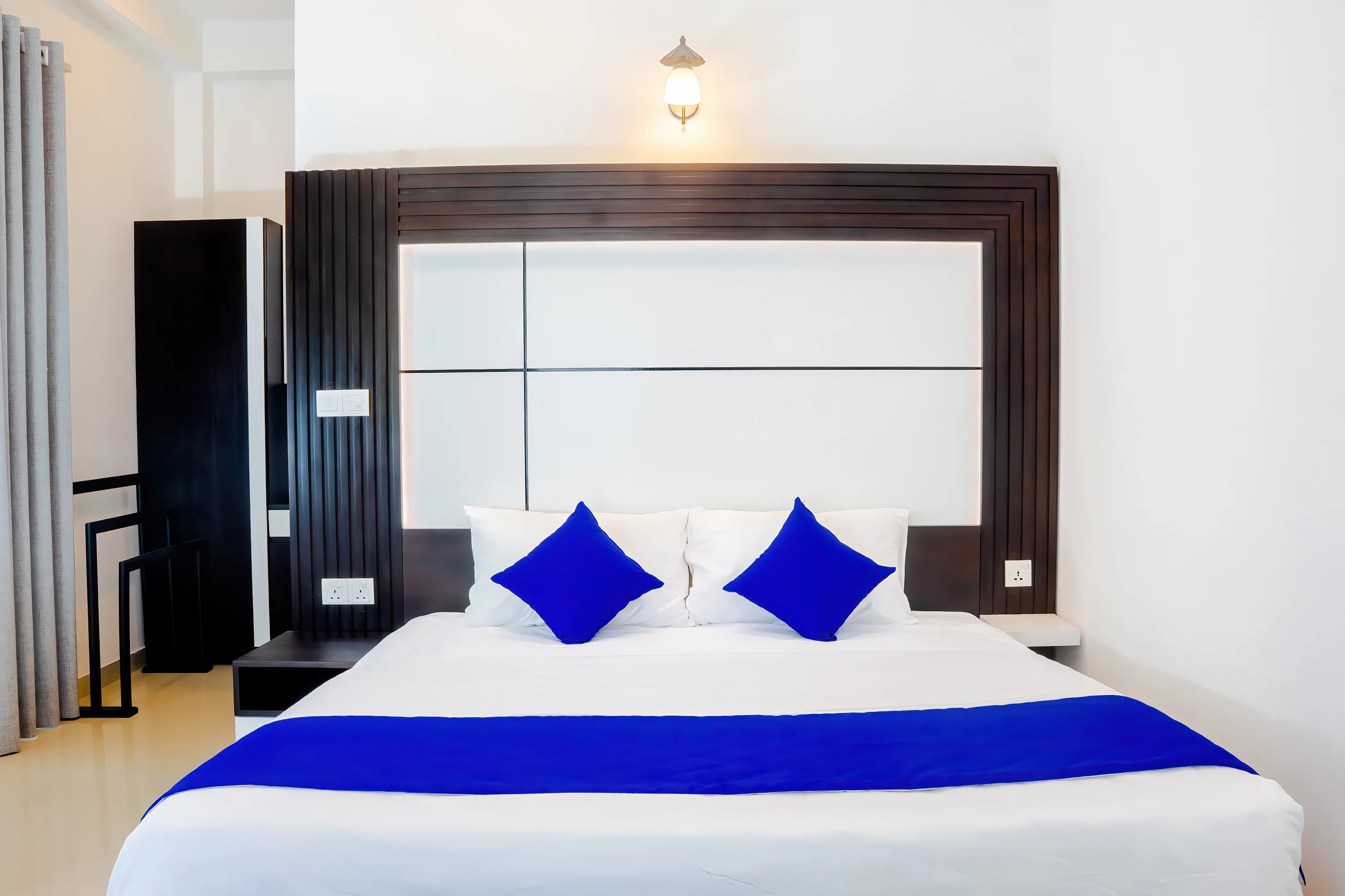 Deluxe Suite 102 (King Room) gallery 5