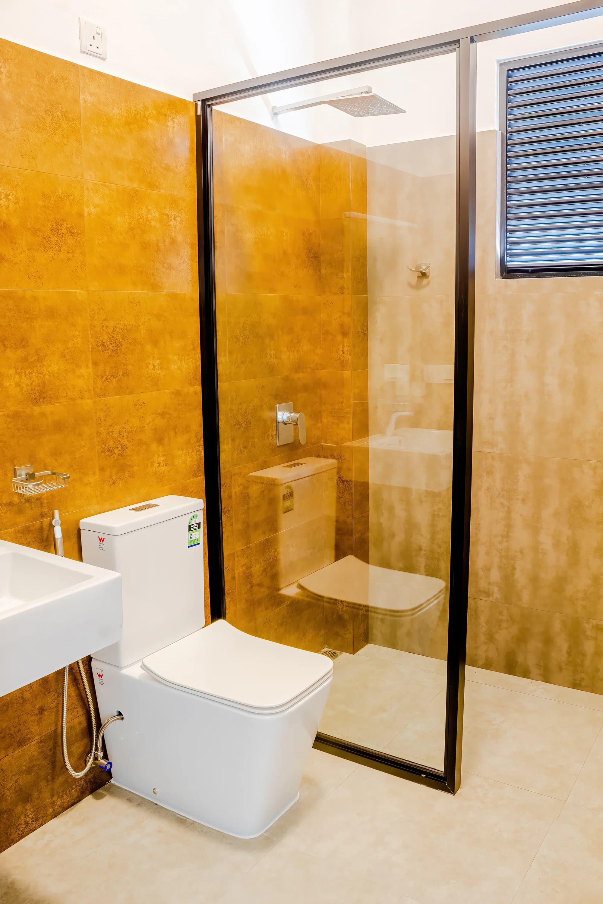 Deluxe Suite 102 (King Room) gallery 3