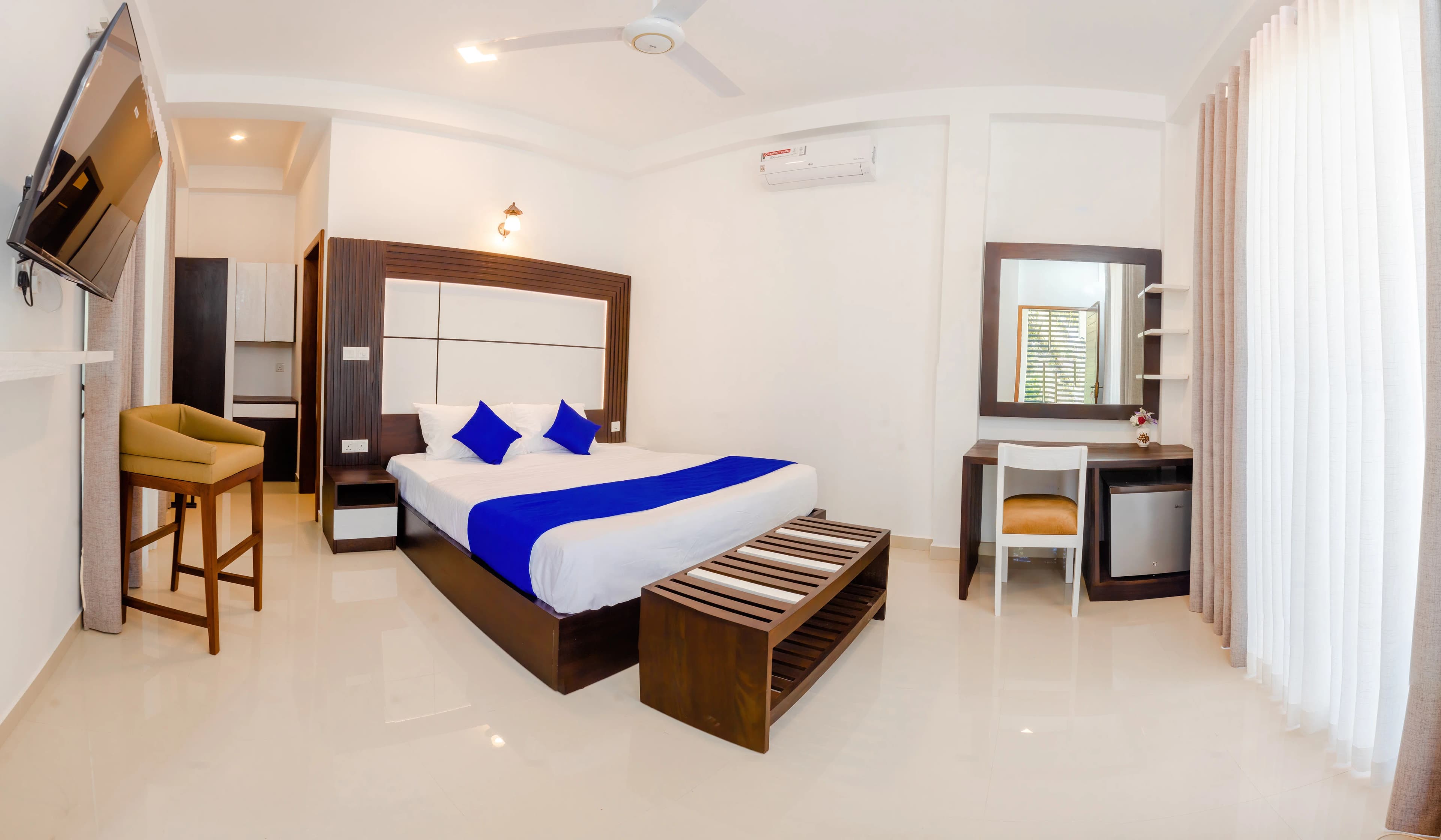 Deluxe Suite 101 (King Room) gallery 7
